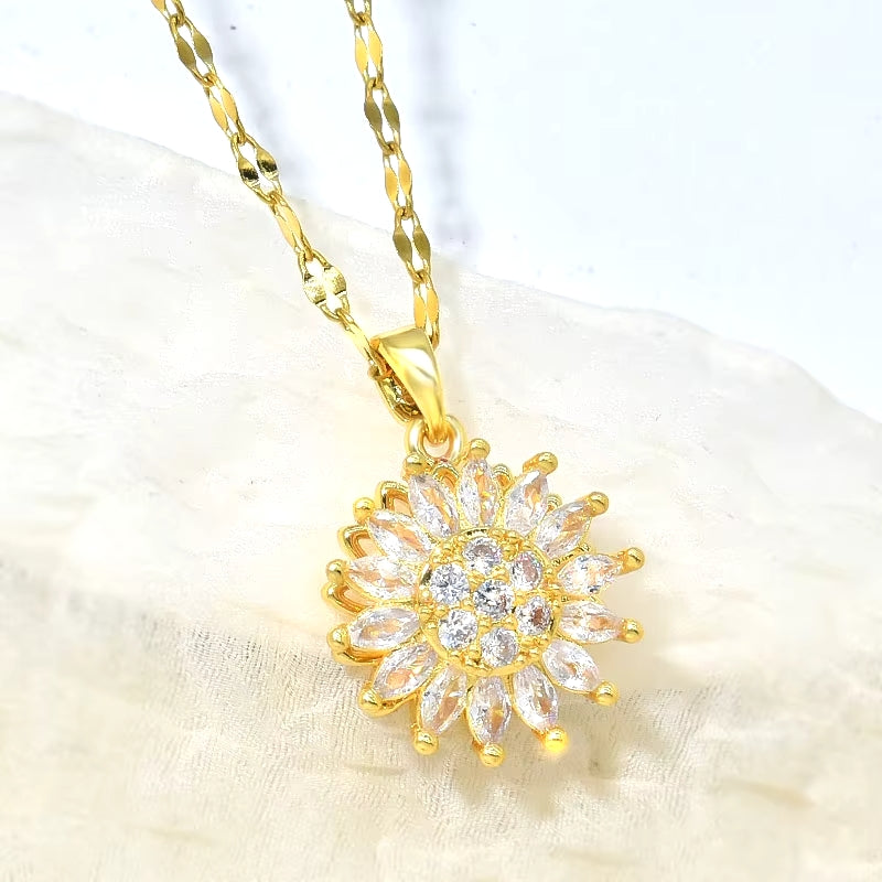 Sonnenamulett-Halsband mit natürlichem Aventurinstein, plattiert mit 18 Karat Gold
