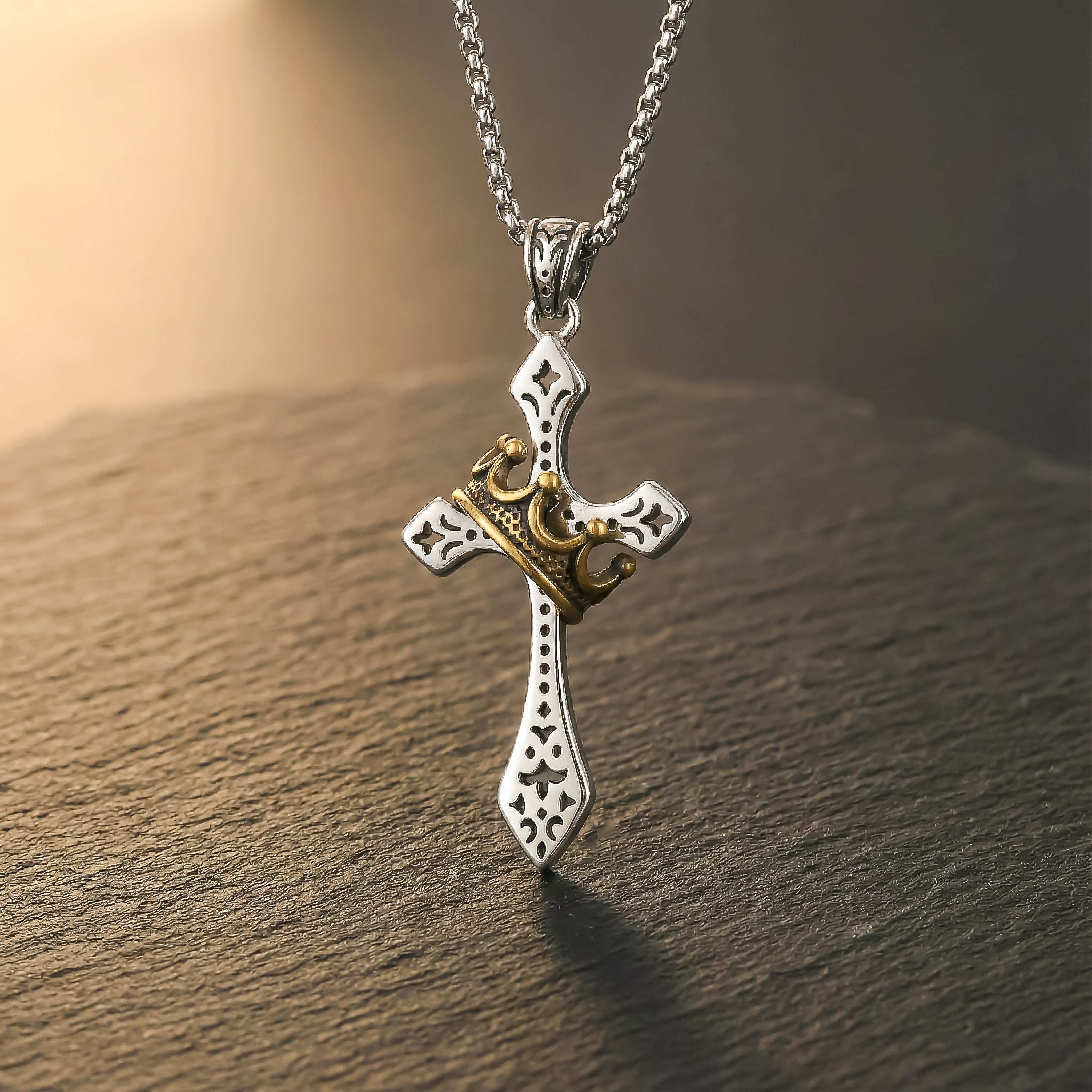 Colgante Cruz con corona imperial | Elegancia Espiritual, Un Emblema de Fe (2x1)