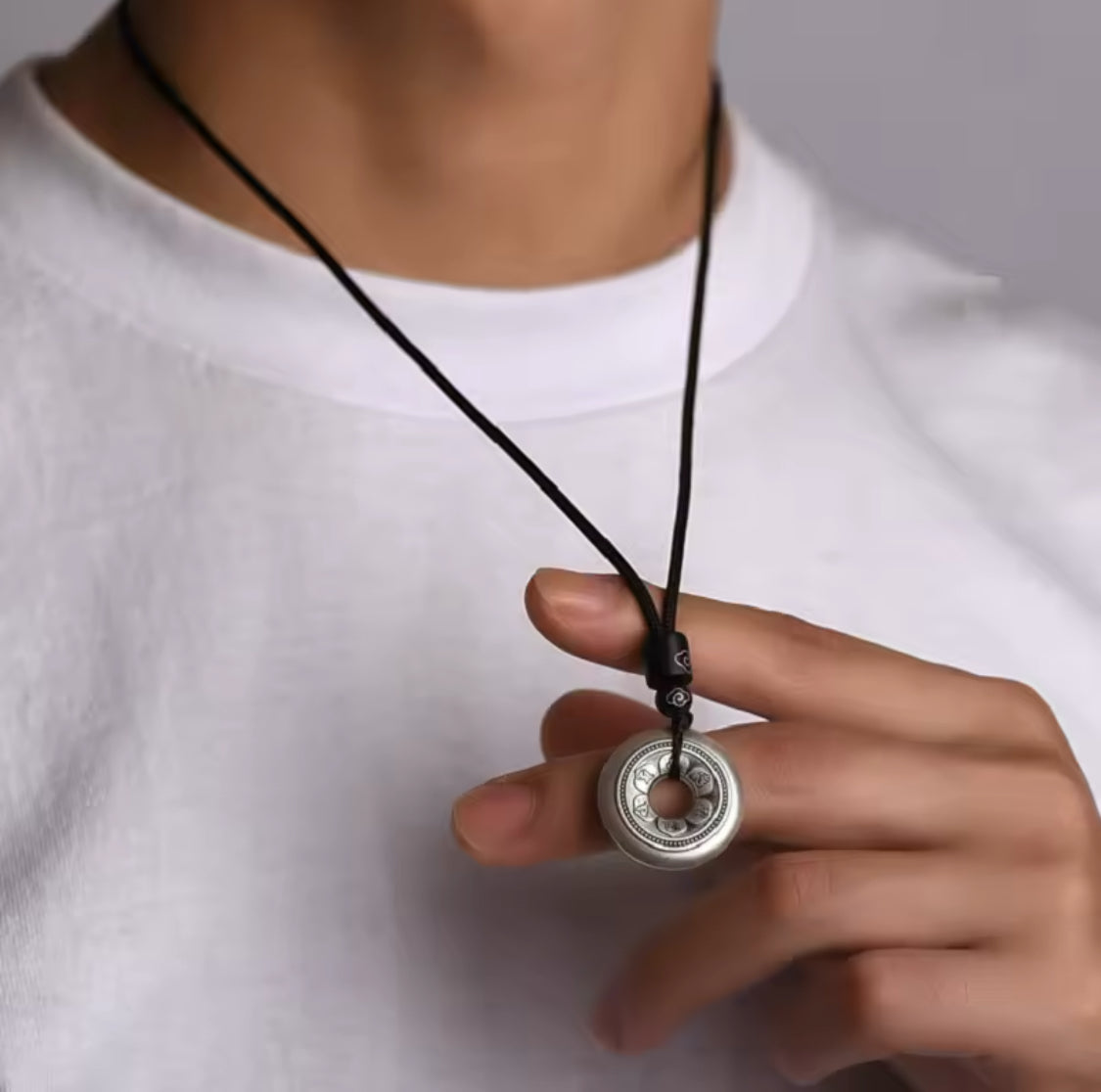 OM MANI PADME HUM ANHÄNGER TIBETISCHER TALISMAN ANHÄNGER