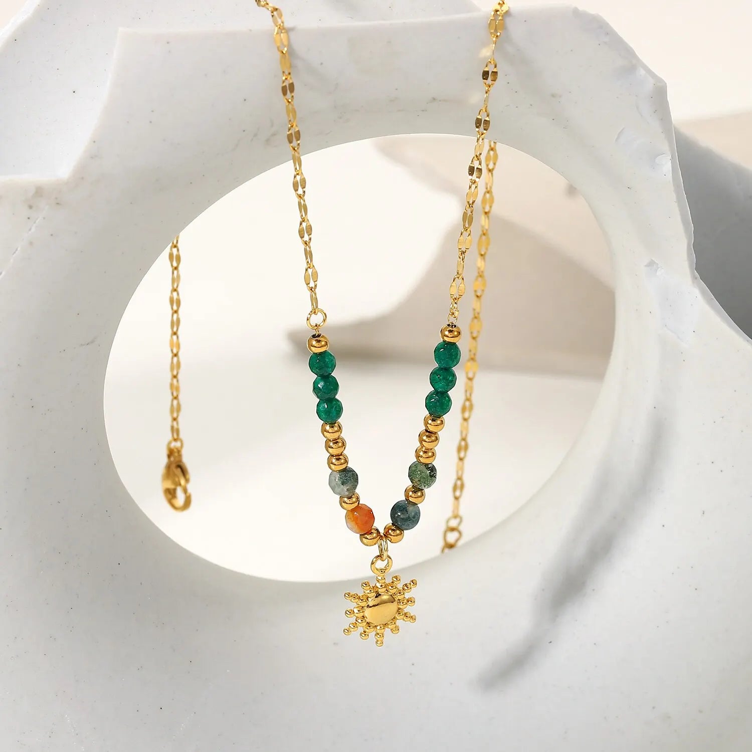 Sonnenamulett-Halsband mit natürlichem Aventurinstein, plattiert mit 18 Karat Gold