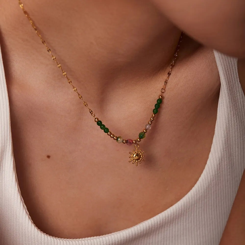 Sonnenamulett-Halsband mit natürlichem Aventurinstein, plattiert mit 18 Karat Gold