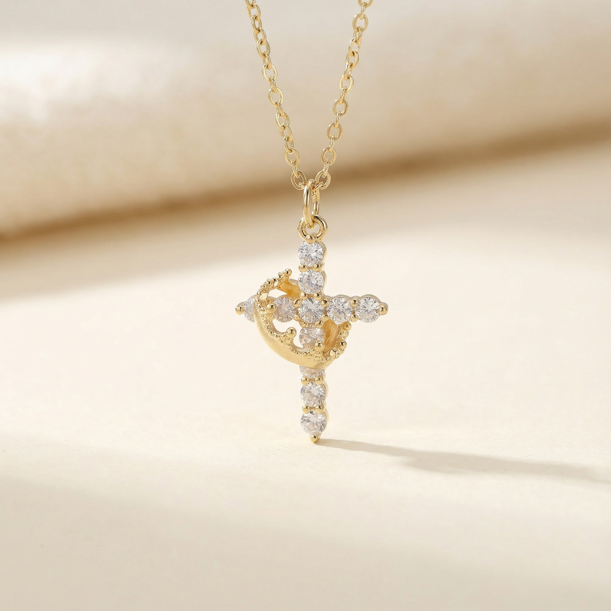 Sonnenamulett-Halsband mit natürlichem Aventurinstein, plattiert mit 18 Karat Gold