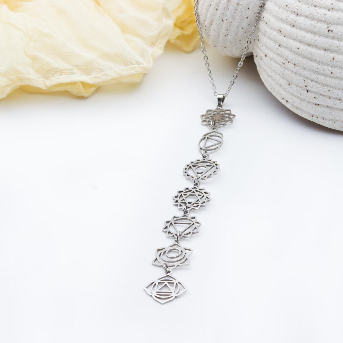 Colgante Chakras | Equilibrio y Energía Interior | Acero Inoxidable con baño oro 18K o plata