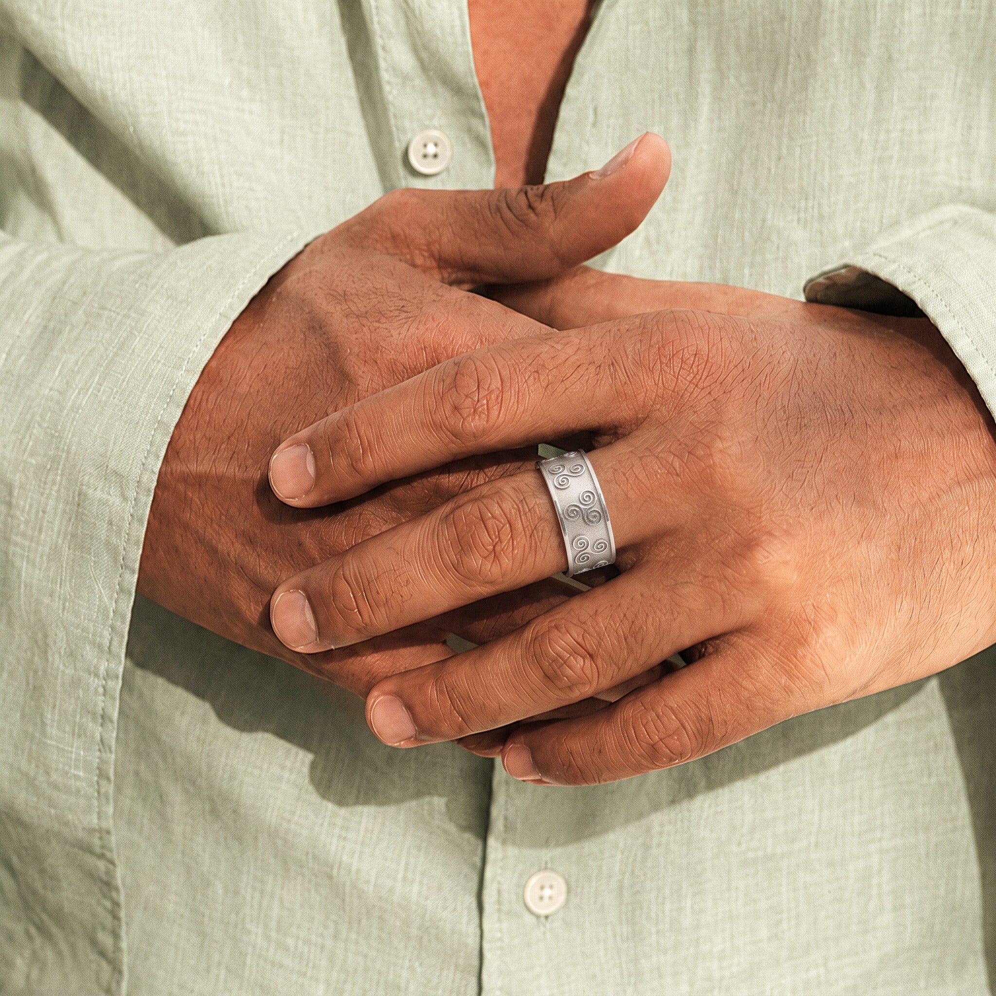 Némesis Lotus Unalome Ring