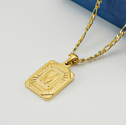 Colgante Rectangular con Inicial Personalizado | Acero Inoxidable con Baño de Oro 18K