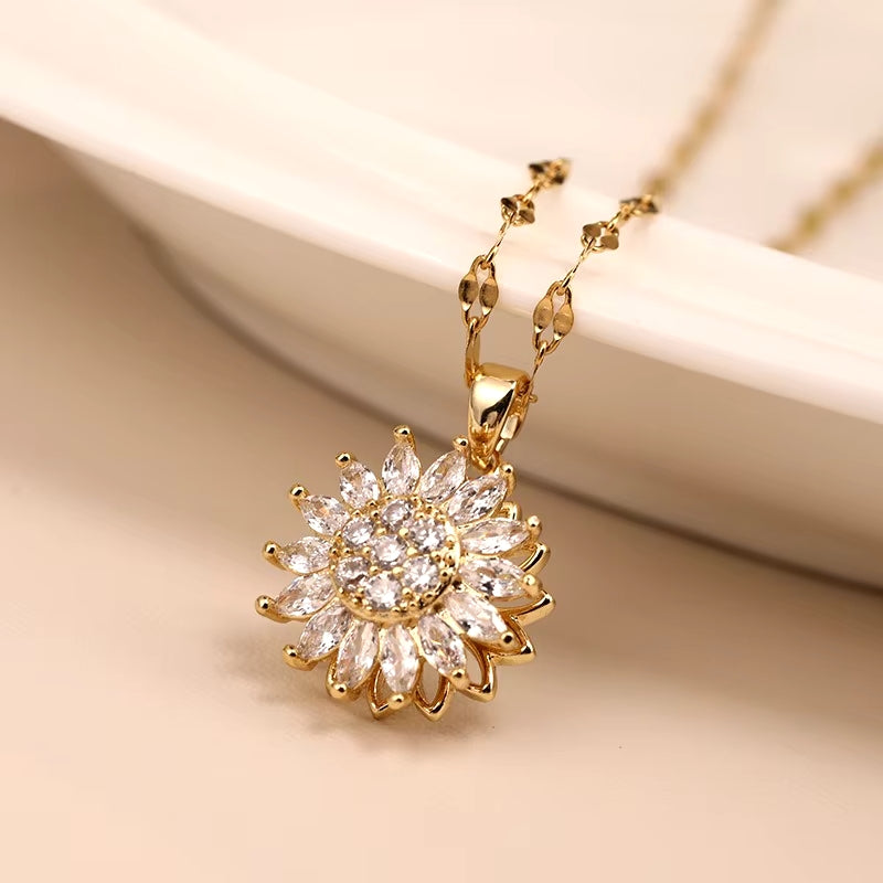 Sonnenamulett-Halsband mit natürlichem Aventurinstein, plattiert mit 18 Karat Gold 