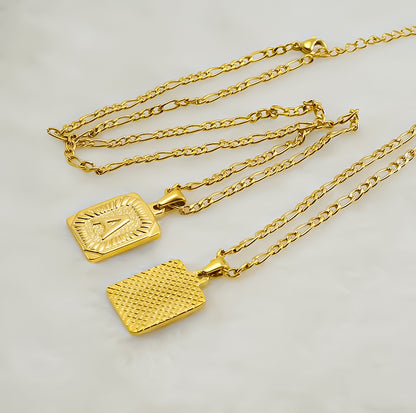 Colgante Rectangular con Inicial Personalizado | Acero Inoxidable con Baño de Oro 18K