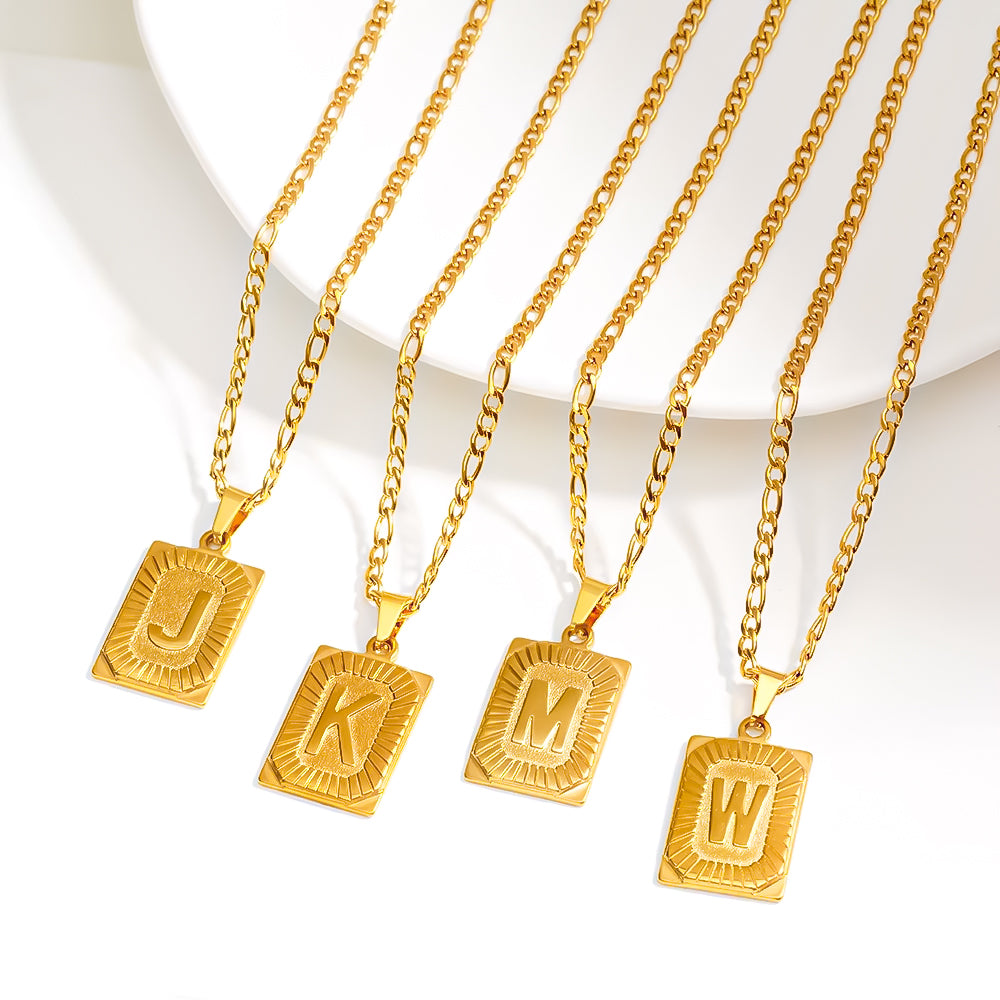 Colgante Rectangular con Inicial Personalizado | Acero Inoxidable con Baño de Oro 18K
