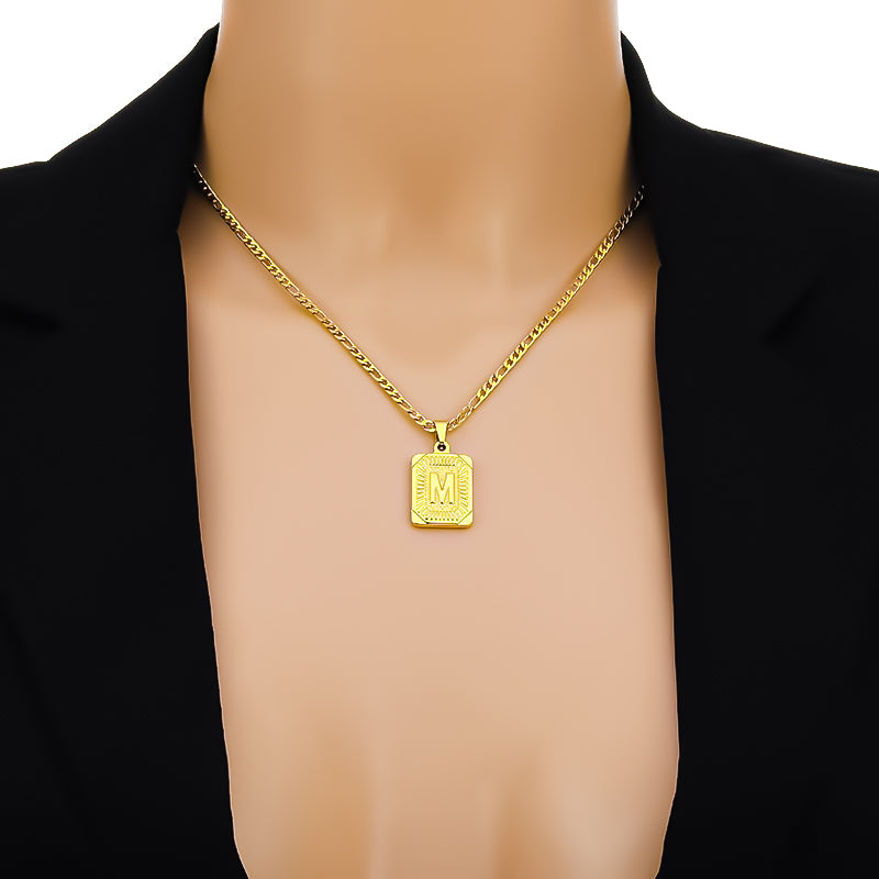 Colgante Rectangular con Inicial Personalizado | Acero Inoxidable con Baño de Oro 18K