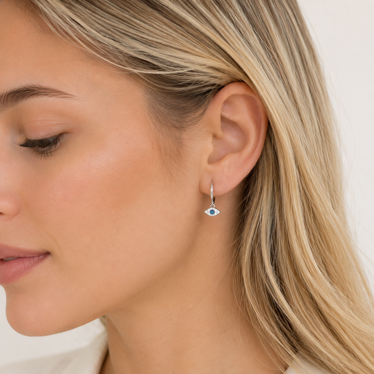 Pendientes Lira Eye bañados en oro 18k