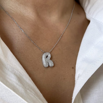 Colgante Plateado Inicial con circonita pavé