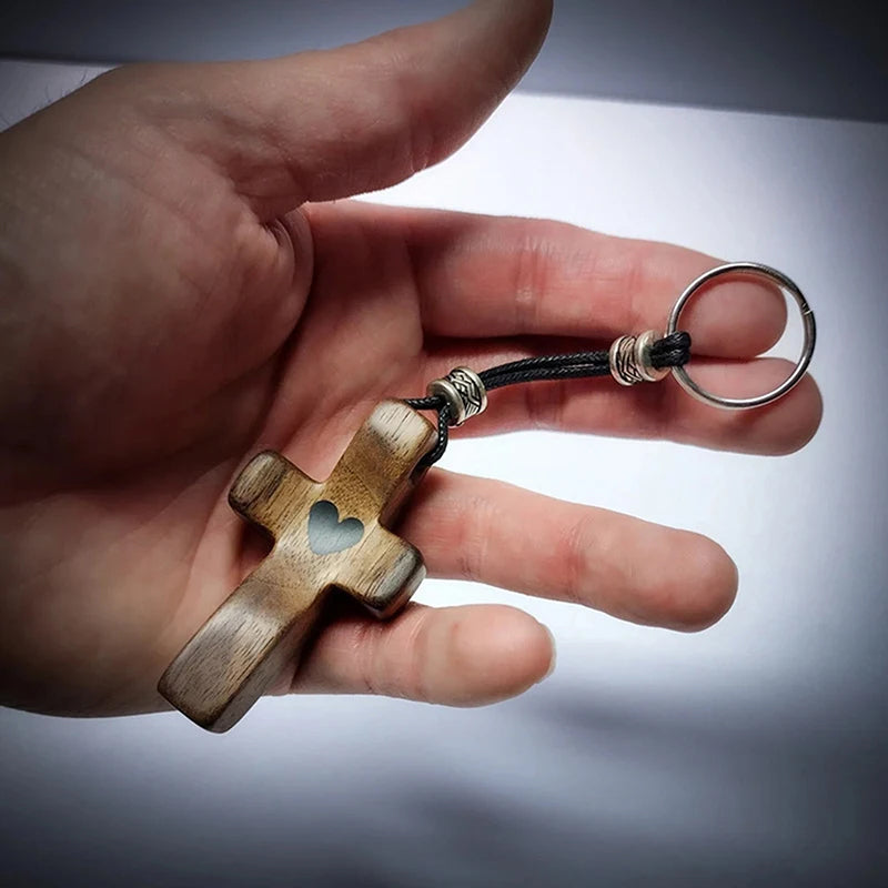 Sets llaveros Cruz de Madera de Nogal con Corazón | Unión con Alma, Detalle con Significado