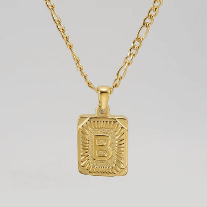 Colgante Rectangular con Inicial Personalizado | Acero Inoxidable con Baño de Oro 18K