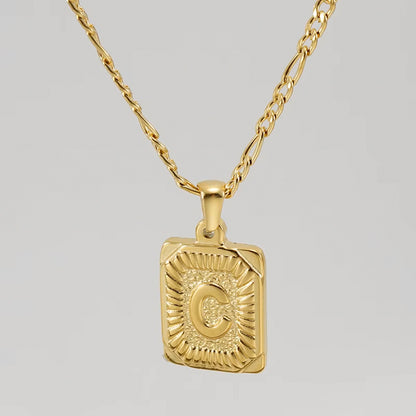 Colgante Rectangular con Inicial Personalizado | Acero Inoxidable con Baño de Oro 18K