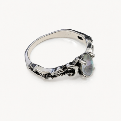 Némesis Lotus Unalome Ring