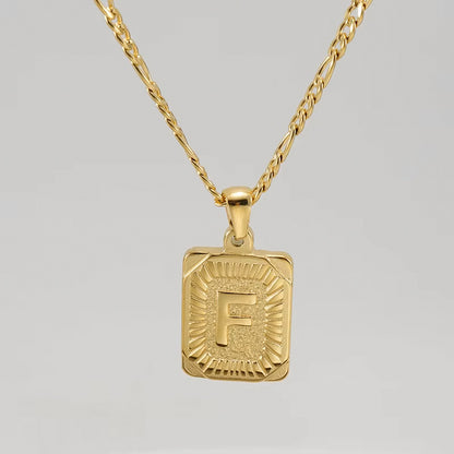 Colgante Rectangular con Inicial Personalizado | Acero Inoxidable con Baño de Oro 18K
