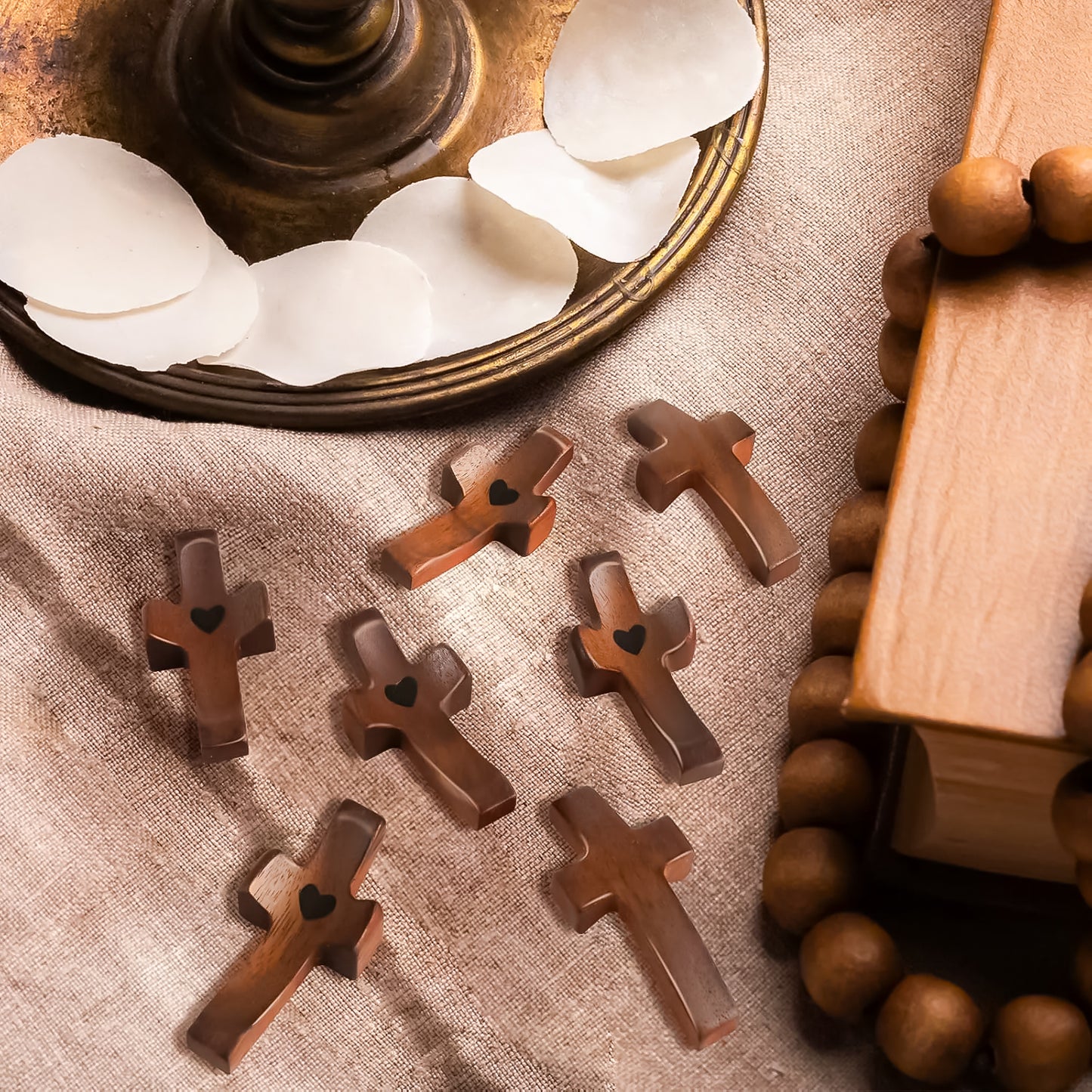Cruz de Madera con Corazón | Un Símbolo de Fe para Llevar Contigo | Amor y Protección en tu Mano