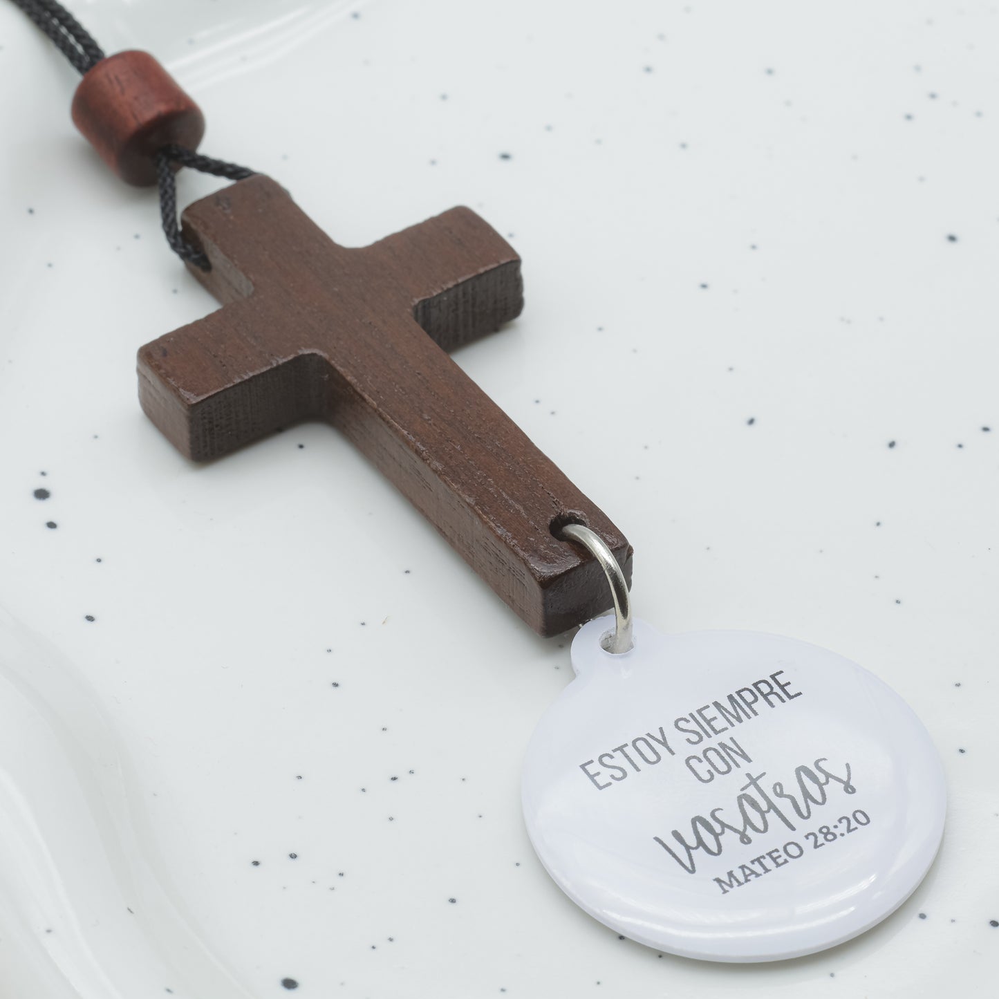 Cruz de Madera para coche con dispositivo NFC