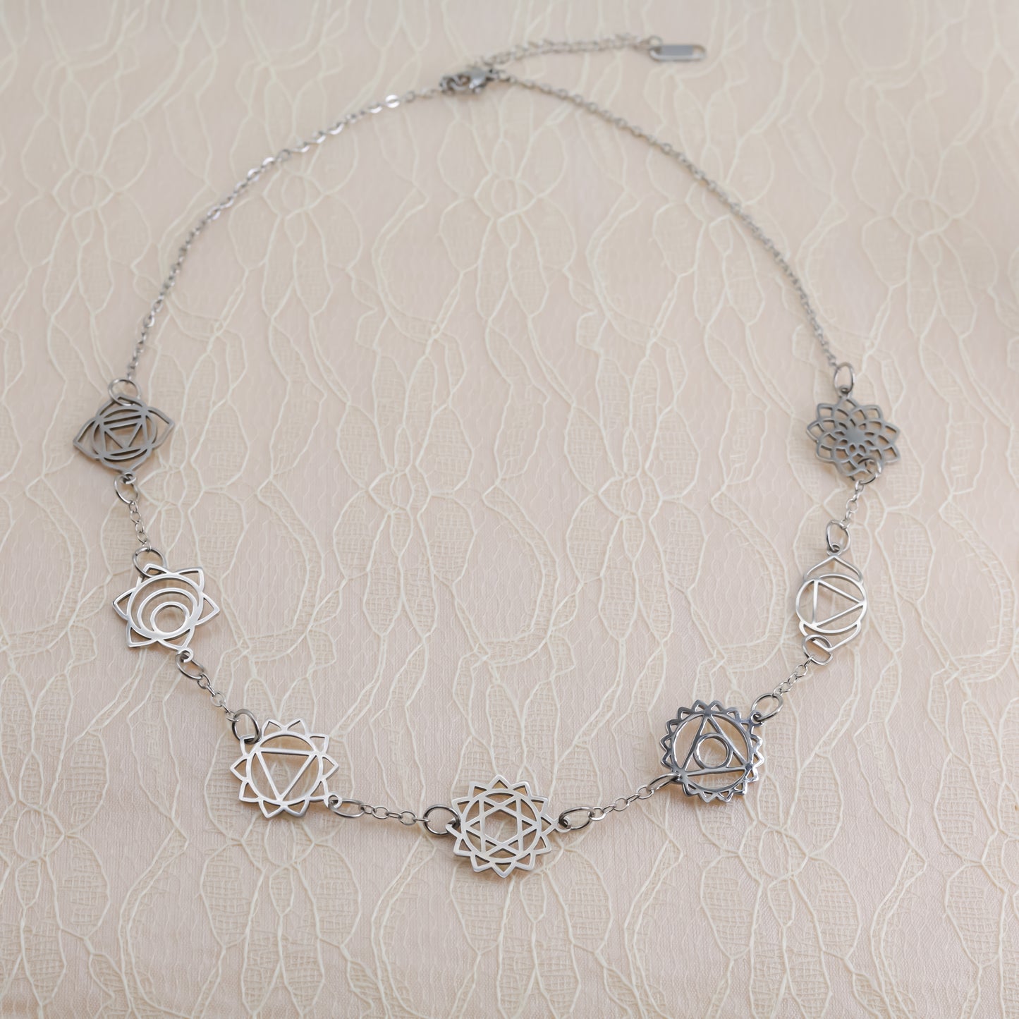 Colgante Chakras | Acero Inoxidable con baño oro 18K o plata  |  Equilibrio y Energía Interior