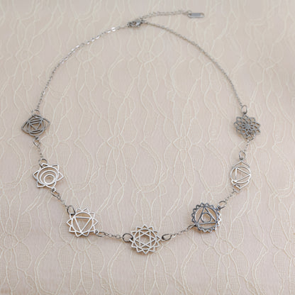 Colgante Chakras | Acero Inoxidable con baño oro 18K o plata  |  Equilibrio y Energía Interior