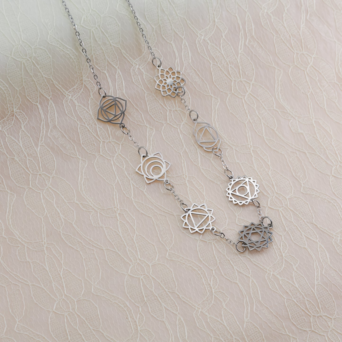 Colgante Chakras | Acero Inoxidable con baño oro 18K o plata  |  Equilibrio y Energía Interior