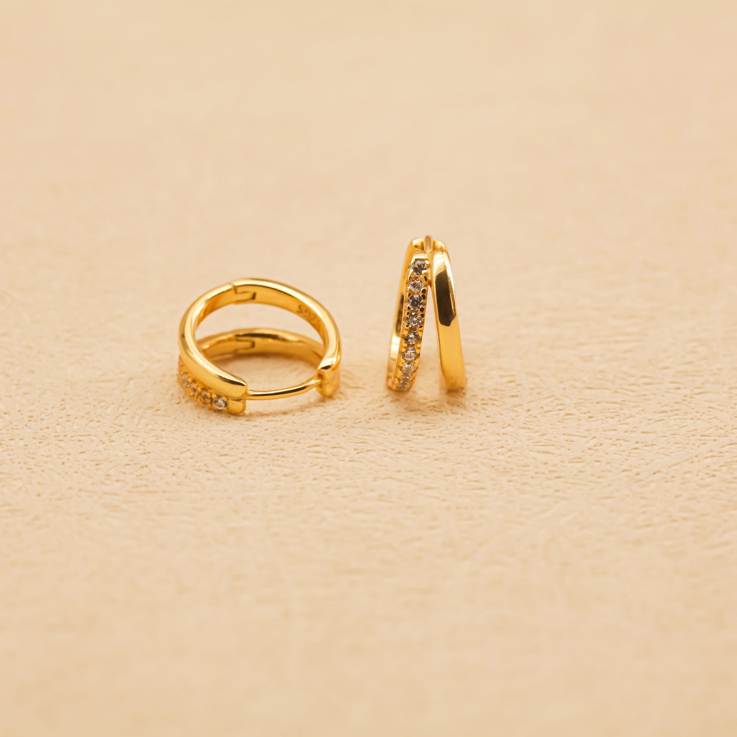 Pendientes de Doble Aro con Circonitas - Estilo huggie - Dahlia (2x1)