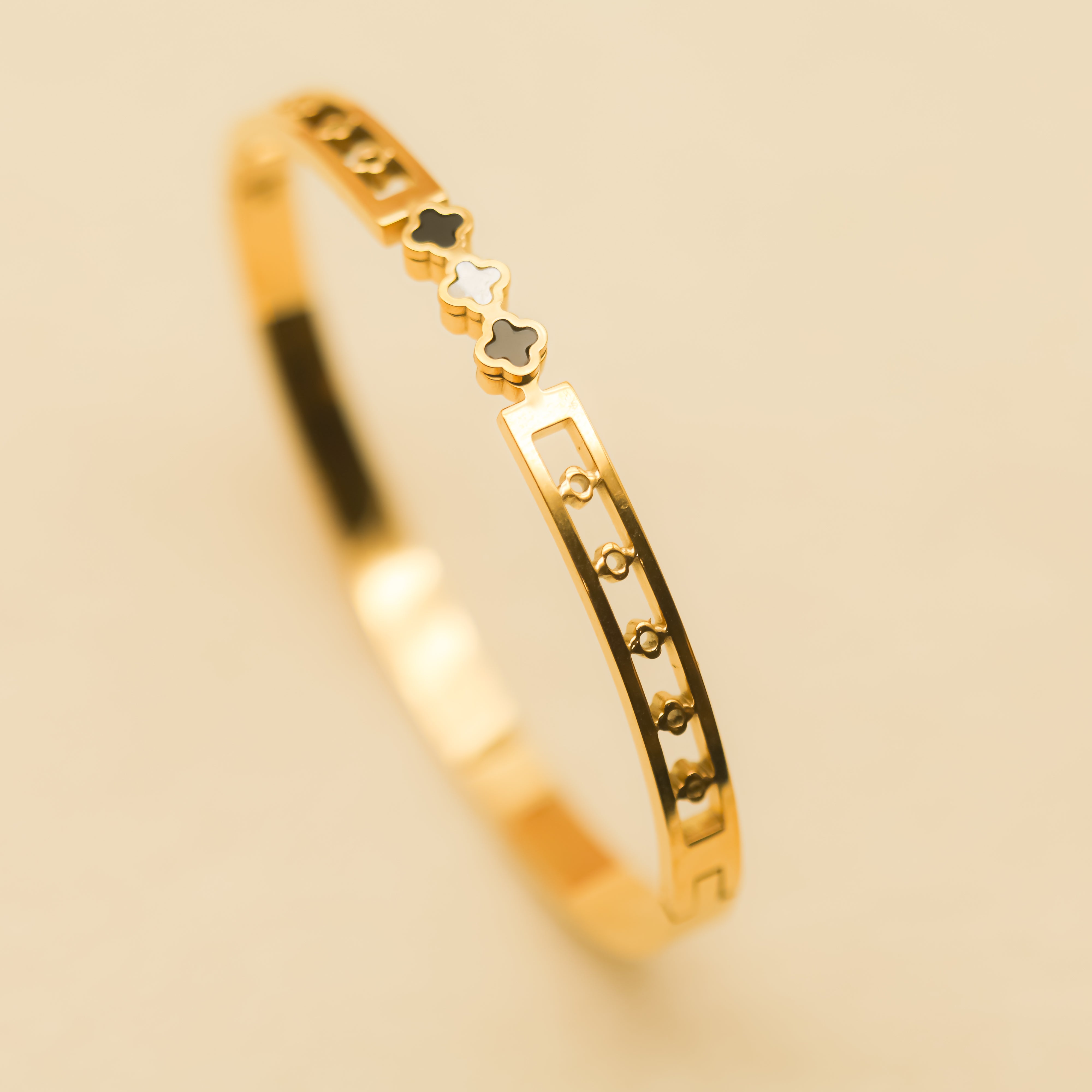 Pulsera con Tréboles Negros y Blancos | Pulsera  Acero Inoxidable 18k