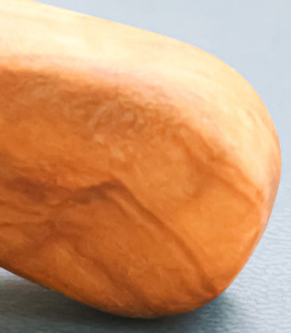 Cruz de Madera con Corazón Tallado | Hecho a mano en madera de olivo.