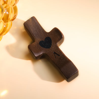 Cruces de Madera Grabadas con su Inicial | Listas para Regalar