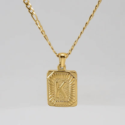 Colgante Rectangular con Inicial Personalizado | Acero Inoxidable con Baño de Oro 18K