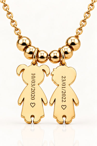 Grabado trasero con fechas en el colgante Kids Love