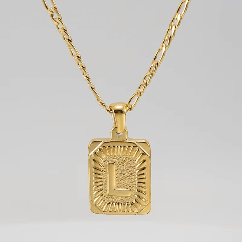 Colgante Rectangular con Inicial Personalizado | Acero Inoxidable con Baño de Oro 18K
