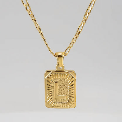 Colgante Rectangular con Inicial Personalizado | Acero Inoxidable con Baño de Oro 18K