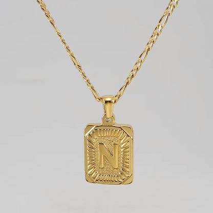 Colgante Rectangular con Inicial Personalizado | Acero Inoxidable con Baño de Oro 18K