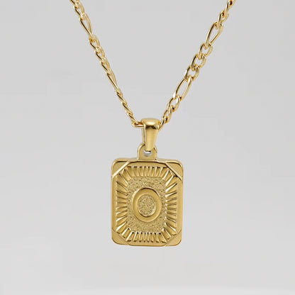 Colgante Rectangular con Inicial Personalizado | Acero Inoxidable con Baño de Oro 18K