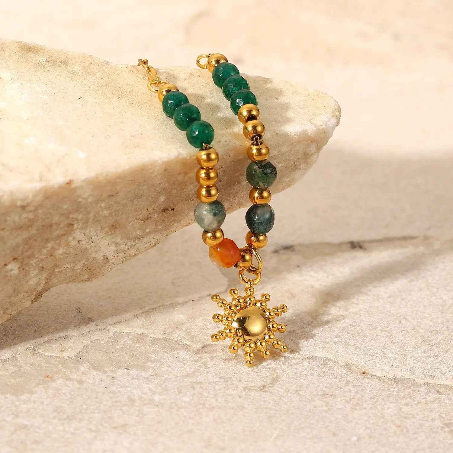 Sonnenamulett-Halsband mit natürlichem Aventurinstein, plattiert mit 18 Karat Gold 