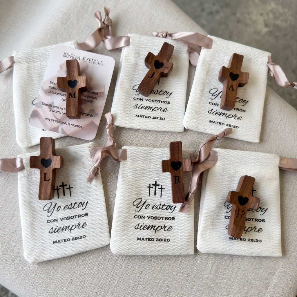 Cruces de Madera Grabadas con su Inicial | Listas para Regalar