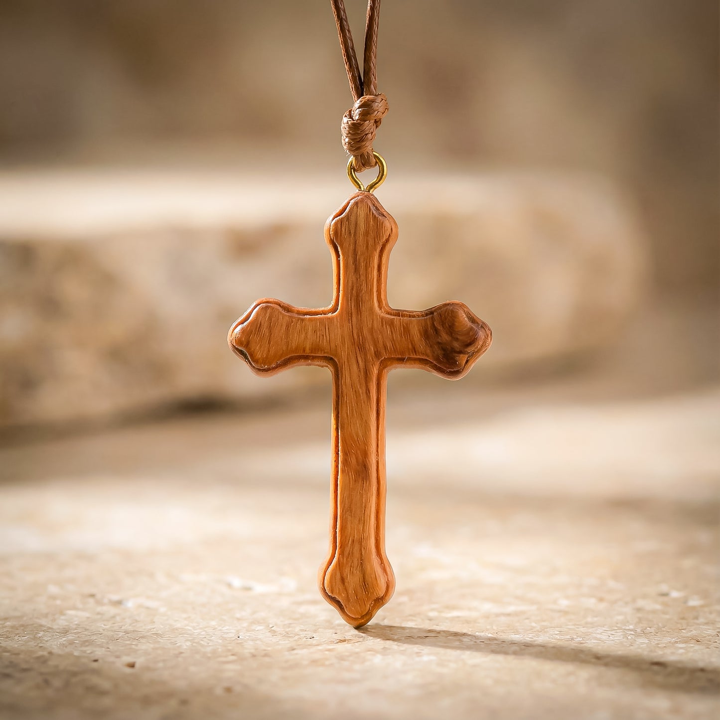 Colgante cruz de olivo hecha a mano | Protección y Artesanía