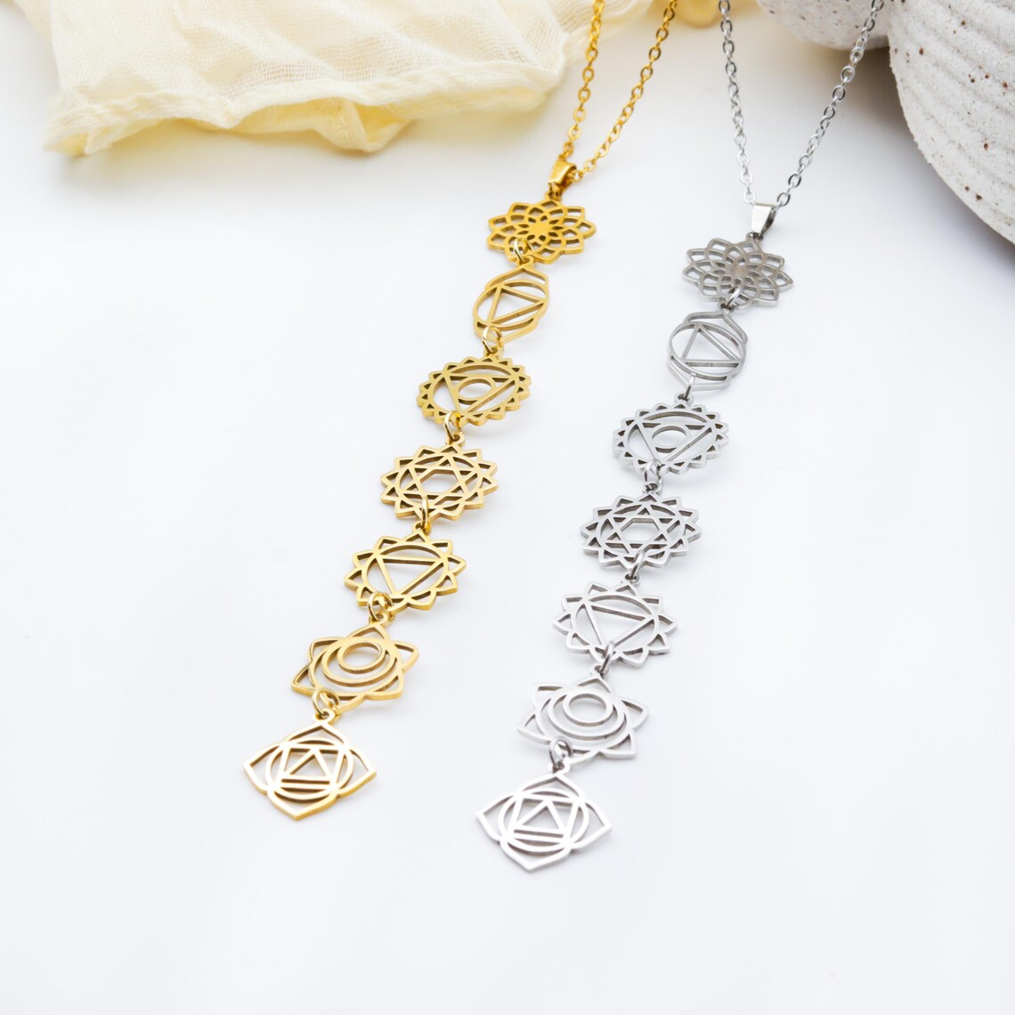 Colgante Chakras | Equilibrio y Energía Interior | Acero Inoxidable con baño oro 18K o plata